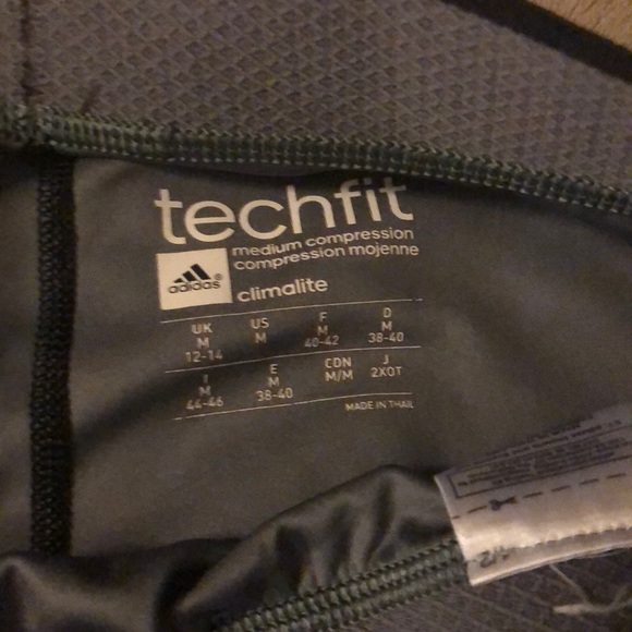 Adidas tech fit Capri leggings - Picture 3 of 5